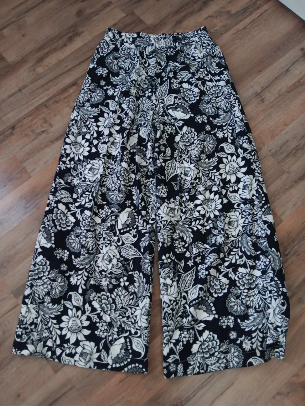 Black Floral Wide Leg Pull-On Pants - Women's